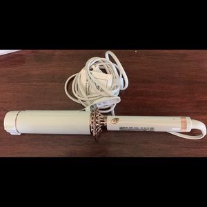 T3 curling iron. Body Waver